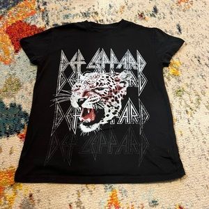 Def Leppard, women’s extra small shirt, great condition